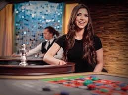 Dashboard mantapbet menampilkan berbagai kategori permainan dan opsi pembayaran lokal